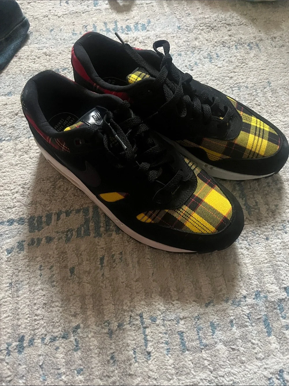 Nikes women’s air max 1 SE “Tartan”